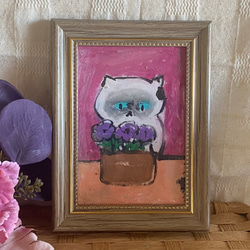 絵画。原画手描き【かわいいシャム猫は紫色の花を部屋に飾りたい】 3枚目の画像