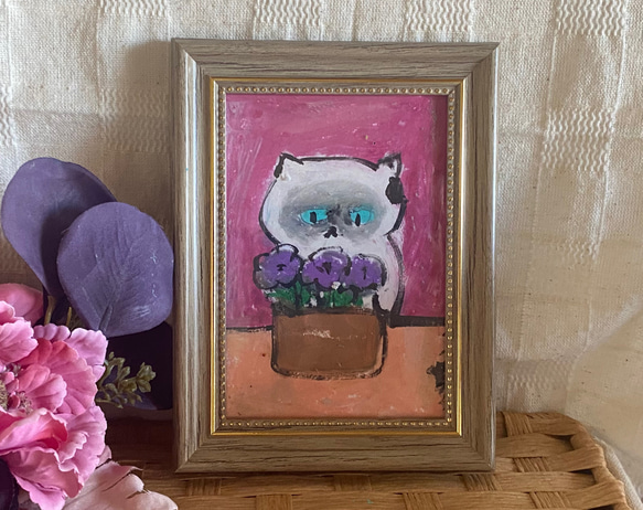 絵画。原画手描き【かわいいシャム猫は紫色の花を部屋に飾りたい】 3枚目の画像