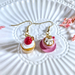 草莓杯子蛋糕×鮮奶油咖啡耳環  (耳勾/耳夾) 第1張的照片