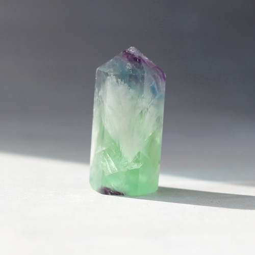 希少な紫、緑、❤ブルーMIXの高品質エンジェルフェザーフローライト約15mm❤ 希少な紫、緑、❤ブルーMIXの高品質エンジェルフェザーフローライト約15mm