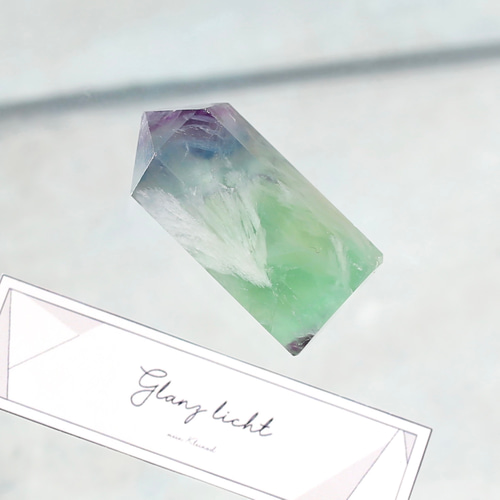 エンジェルフェザーフローライト ピラミッド型 天然石 蛍石 希少 鉱物 エンジェルフェザーフローライト ピラミッド型 天然石 蛍石 希少 鉱物