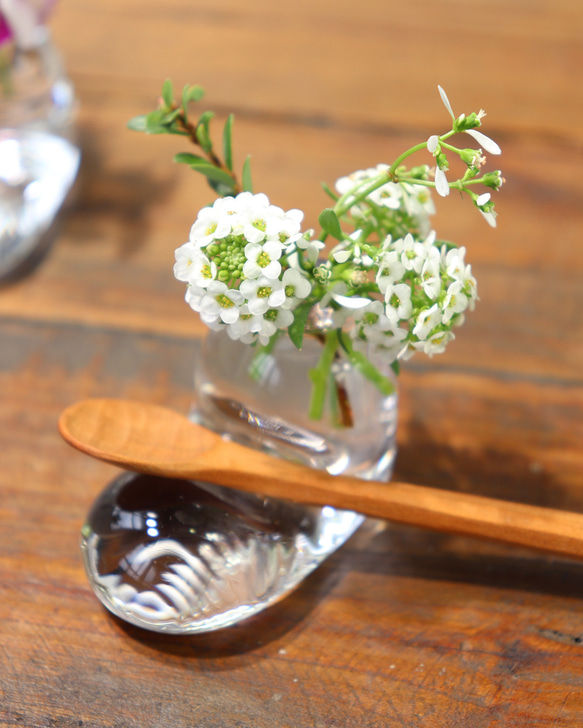 「一輪挿し箸置き（透明）」季節の花を飾れるはしおき 吹きガラス 素朴 ナチュラル モダン 北欧 贈り物 ギフト 6枚目の画像