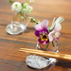 「一輪挿し箸置き（透明）」季節の花を飾れるはしおき 吹きガラス 素朴 ナチュラル モダン 北欧 贈り物 ギフト 8枚目の画像
