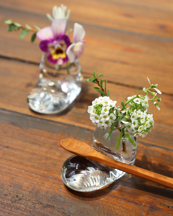 「一輪挿し箸置き（透明）」季節の花を飾れるはしおき 吹きガラス 素朴 ナチュラル モダン 北欧 贈り物 ギフト 9枚目の画像