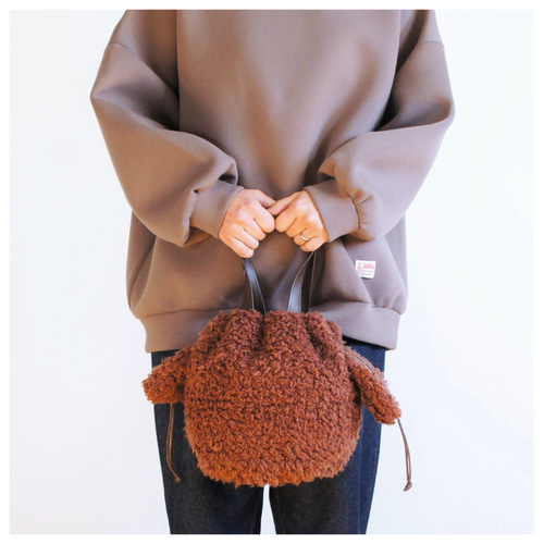 ふわふわエコファーのプードル巾着バッグ（レッド）[ 犬 トイプードル