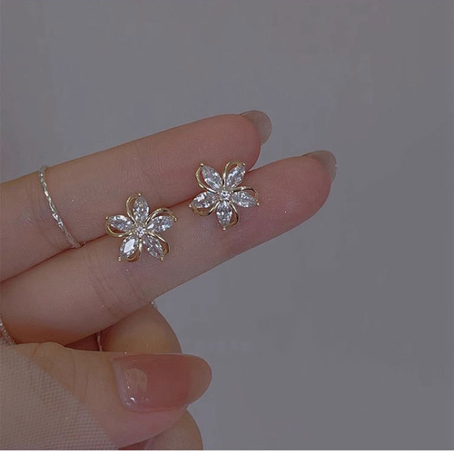 SV925 小ぶり キラキラ 花 ピアス つけっぱなし 小さめ ピアス