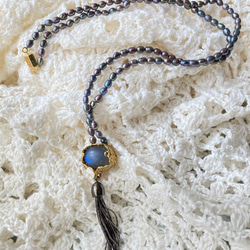 ラブラドライトと淡水真珠のアンティーク風ネックレス 1枚目の画像
