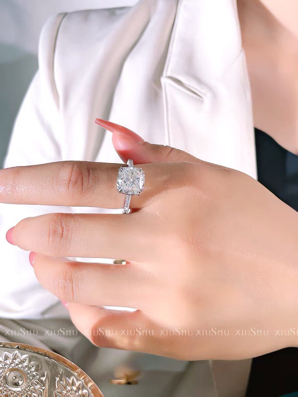 5カラット ホワイト 高炭素ダイヤモンド キラキラ ゴージャス ラグジュアリー白 ウエディング 結婚式 シンプル 5枚目の画像