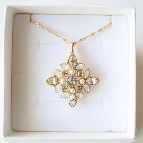 貴和クリスタル 菱形のブローチ ブローチ Juniper ジュニパー 通販