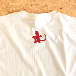 干支紋・長袖Tシャツ／襟下紋付チビドラゴン／赤龍 1枚目の画像