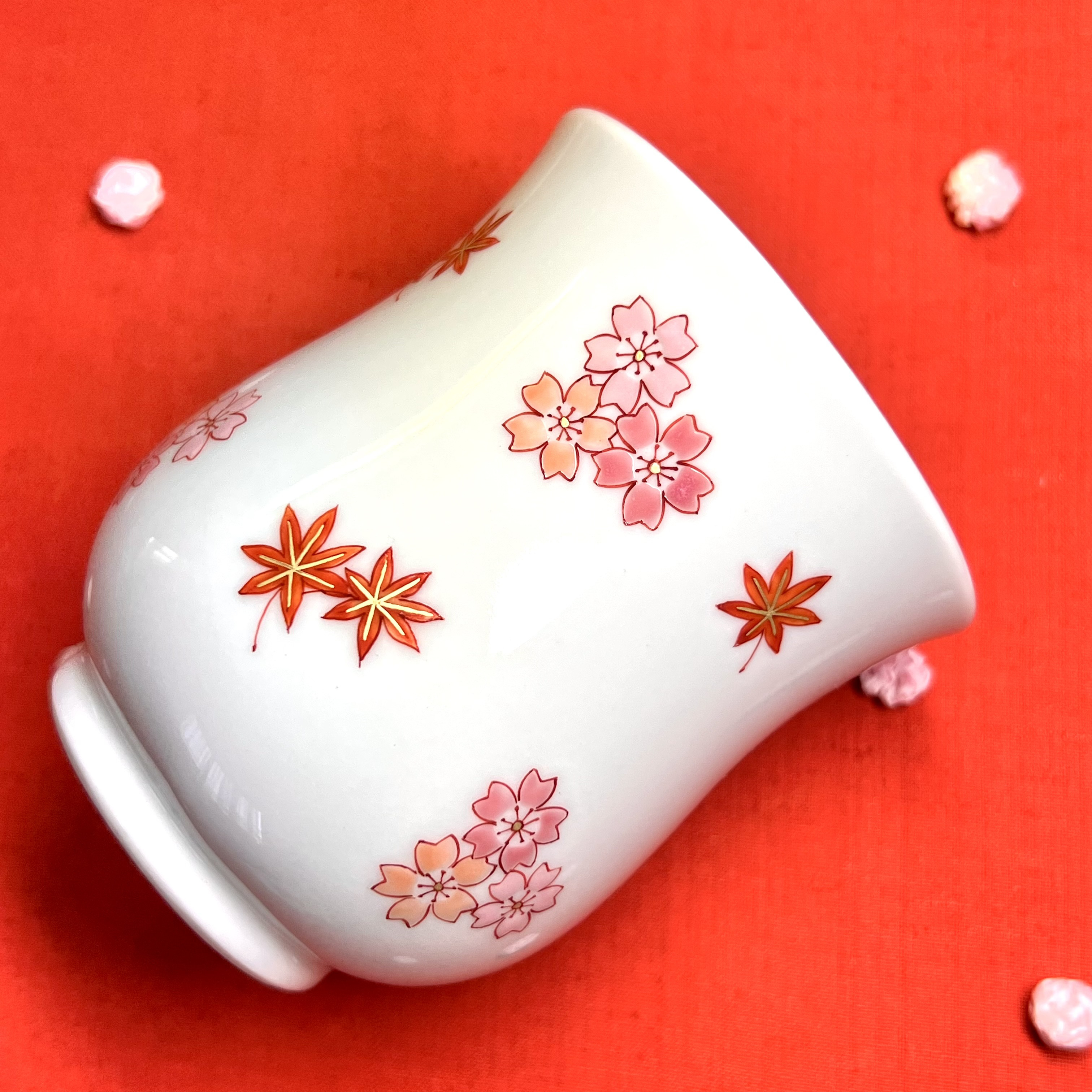 有田焼　桜と紅葉の湯呑み（小）
