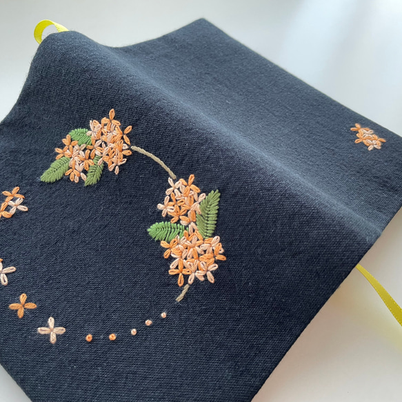 キンモクセイ刺繍のブックカバー 5枚目の画像