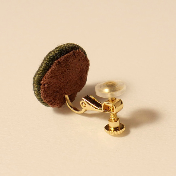 刺繍イヤリング treasure (moss-green) サージカルステンレス 6枚目の画像