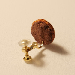 刺繍イヤリング treasure (brown-ocher) サージカルステンレス 5枚目の画像