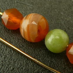 天然石ストールピン「サードニクス＆カーネリアン」　天然石ブローチ　ゴールド　可愛い　便利　オレンジ 10枚目の画像