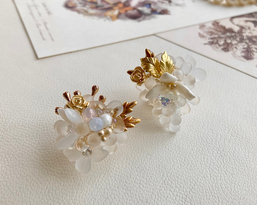 no.614 オフホワイト×マットゴールドリーフピアスイヤリング 和風　着物 no.614 オフホワイト×マットゴールドリーフピアスイヤリング 和風 着物