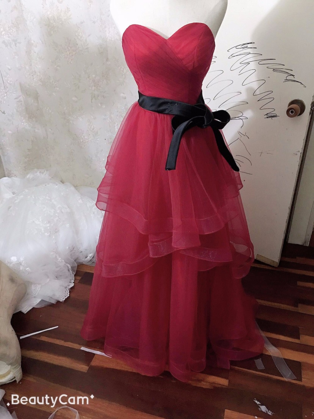 上品なワインレッド　サッシュベルト付き　カラードレス　お色直し　トレーン　チューブトップ 二次会