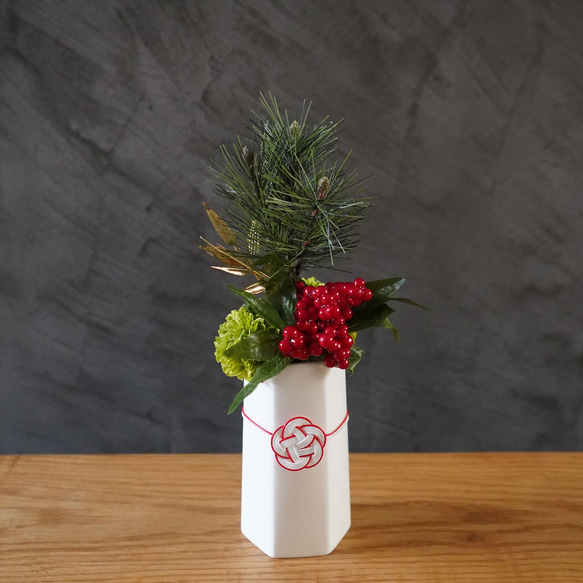 お正月2025】お正月飾り 迎春アレンジ 白梅 シンプル 和モダン 松 南天