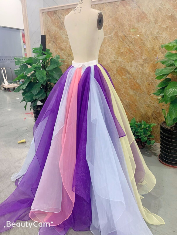 一套衣服多種顏色！婚紗罩裙適用於彩色禮服閃光閃亮透明紗預先拍攝 第7張的照片