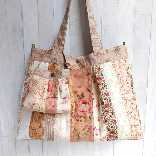 薔薇のトートバッグ(A4サイズ)☆ベージュ・ブラウン系パッチ