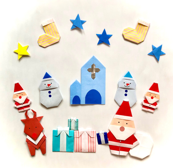 折り紙　クリスマス　サンタクロースとミニサンタクロース　壁面飾り【送料無料】 1枚目の画像