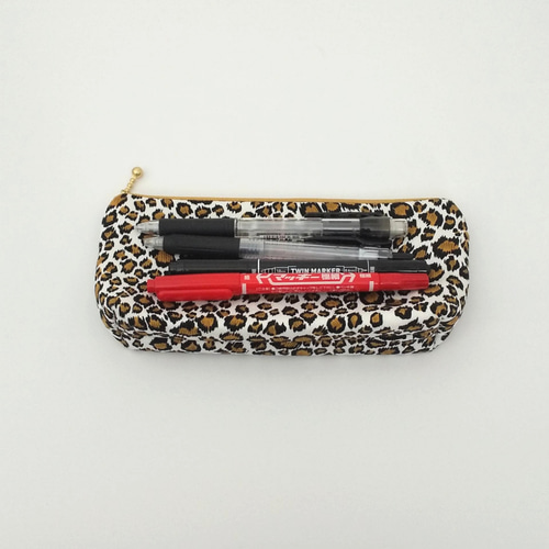 ヒョウ柄マチ付きペンケース オフホワイト ポーチ Berry fruit