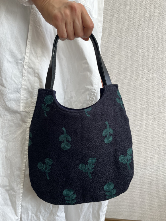 ミナペルホネン　ボヌールしすくバッグnavy + green 2枚目の画像