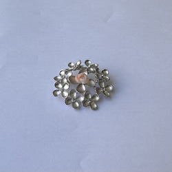 珊瑚の薔薇付き　花デザインブローチ　シルバーカラー艶消し加工　ジュリコニア付き　R51021Y1 11枚目の画像