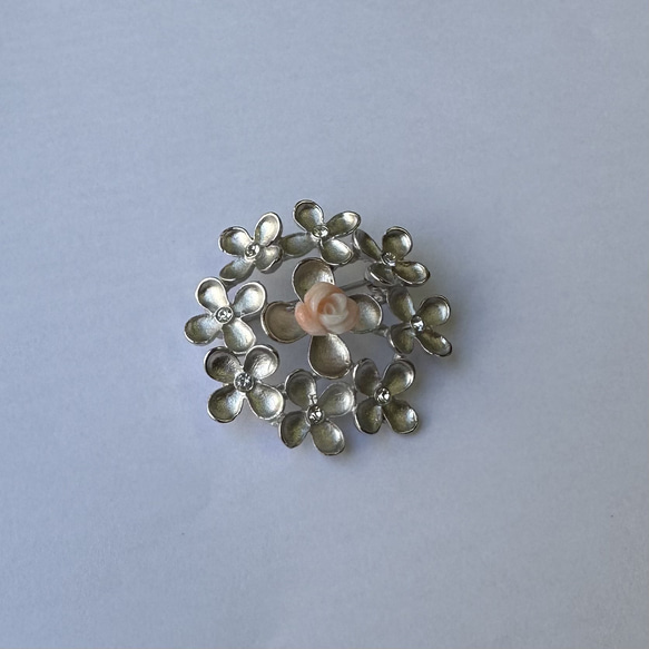 珊瑚の薔薇付き　花デザインブローチ　シルバーカラー艶消し加工　ジュリコニア付き　R51021Y1 10枚目の画像
