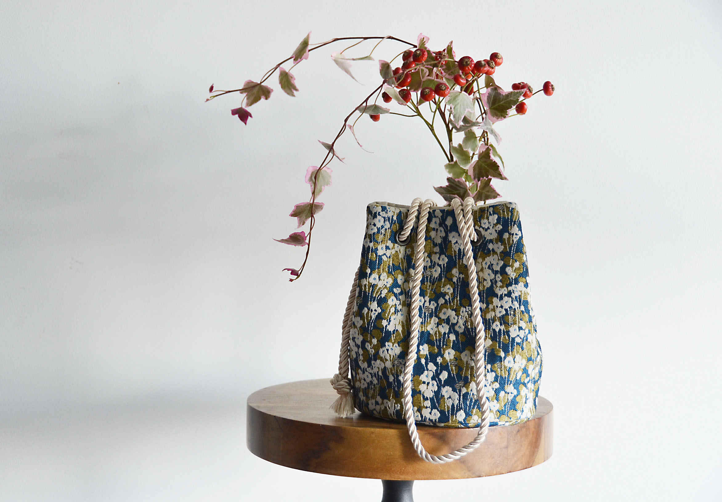 数量限定！2way SAFECOフランス製 草原小花柄ハイクラスジャガード織  ポシェットマリンバッグ　ブルー