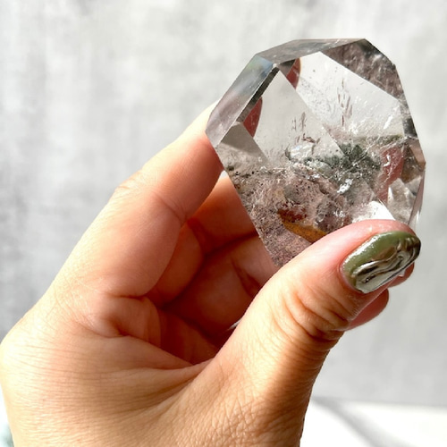 クローライト in 水晶【ガーデンクォーツ】フリーフォーム（96.2g