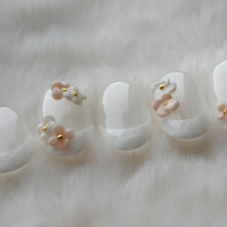 立体のお花がかわいいフレンチネイルチップ　結婚式　ネイルチップ　ブライダル　和装　フレンチネイル 4枚目の画像