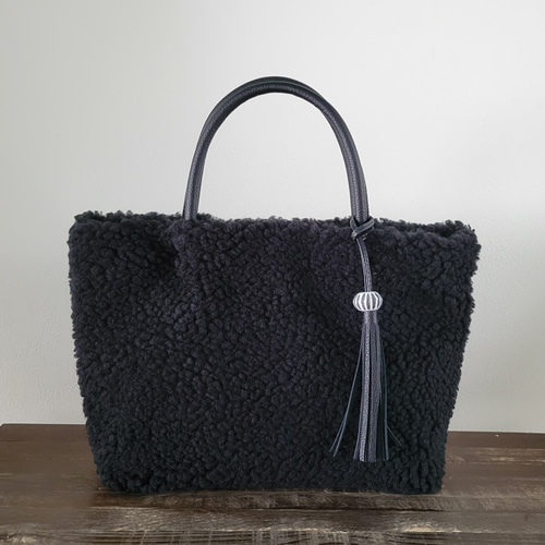 ボアのモコモコトートバッグ ブラック トートバッグ pagie 通販