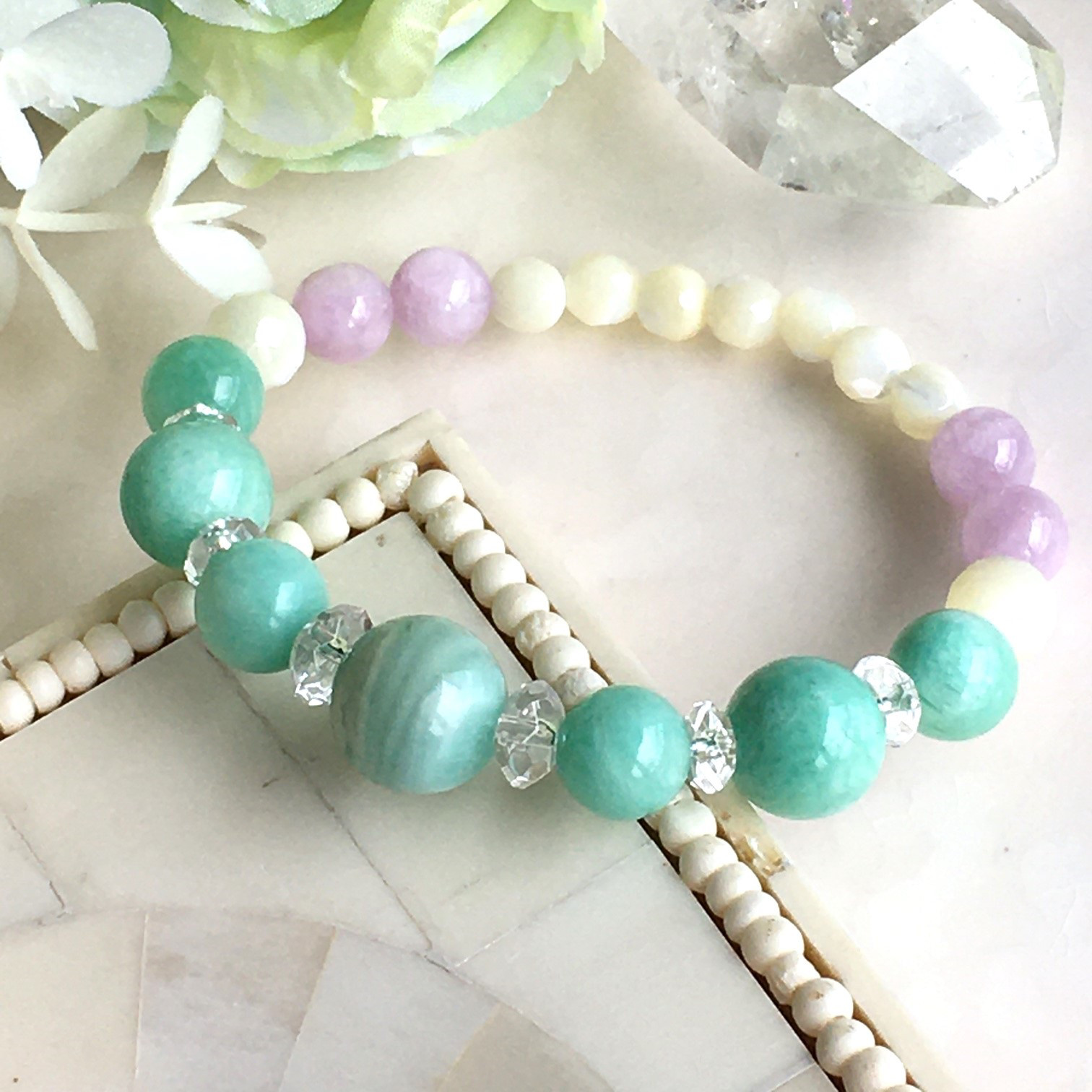 ～あなたのままで～ クリーミーなグリーンバンデッドフローライトとアマゾナイトのブレスレット