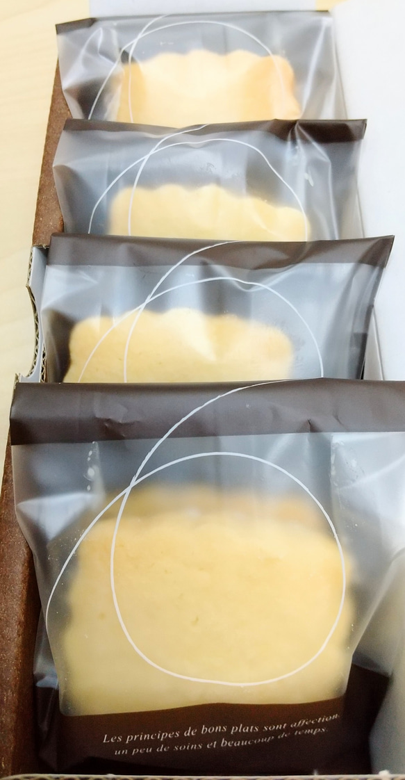 ☆カルピスバターを使用した　「レーズンバターサンド 　４個入」　※冷凍発送 4枚目の画像