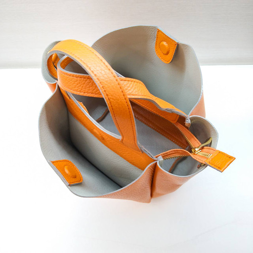 オレンジ レザー ハンドバッグ 中型 ストラップ付き イタリア牛革】2WAY3部屋ショルダートートバッグ〈7色展開