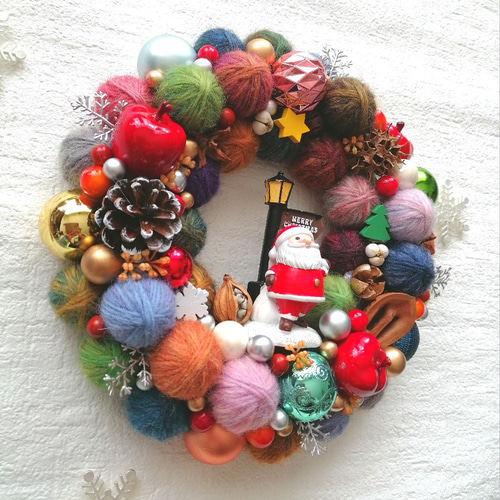 カラフルでにっこり☆毛糸玉のクリスマスリース（中） 毛糸玉リース