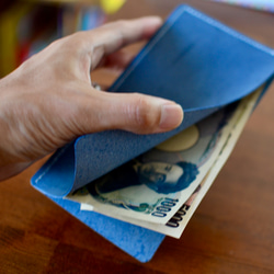 L字エル字刺繍で取り出しやすい　すみれブルーのシンプルな本革財布 イタリアンレザー 植物タンニンなめし　財布　札入れ　 4枚目の画像