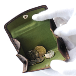 小銭をたっぷり収納、中の小銭の視認性も高く使いやすい 『カード入れ付コインケース』ドイツシュリンク：ダークブラウン色 8枚目の画像