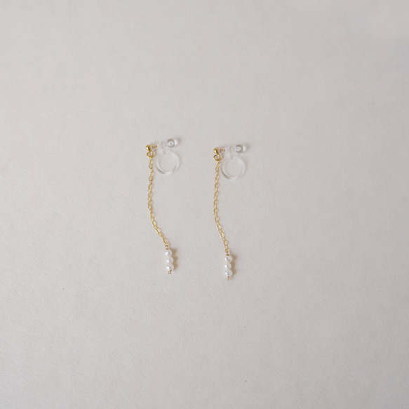 ● [14kgf] 3顆小型淡水珍珠非穿孔耳環 (TM-N327C) 第5張的照片