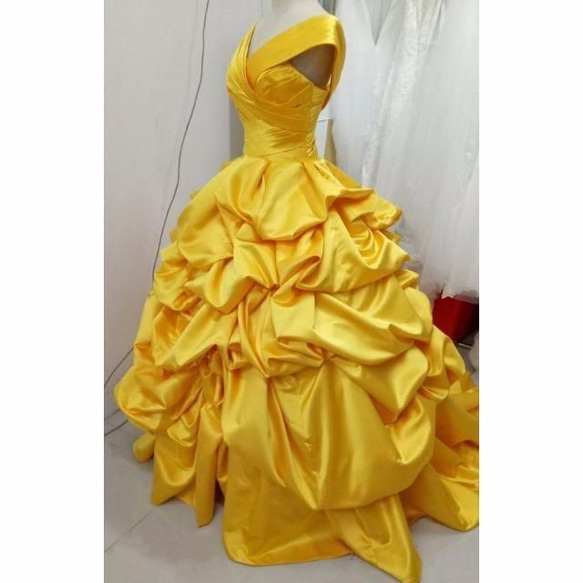 奢華！婚紗黃貝兒公主光面緞色禮服 第2張的照片