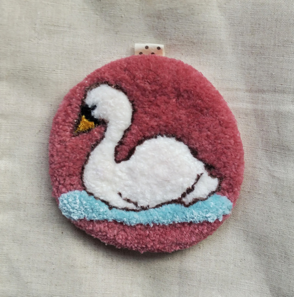 白鳥の刺繍　壁掛け　トレー　コースター 2枚目の画像