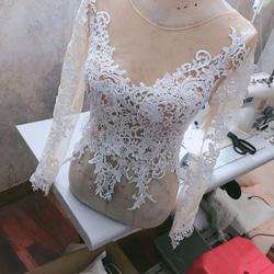 ウエディングドレス用ボレロ 長袖　トップスのみ  3D立体レース刺繍　くるみボタン 4枚目の画像