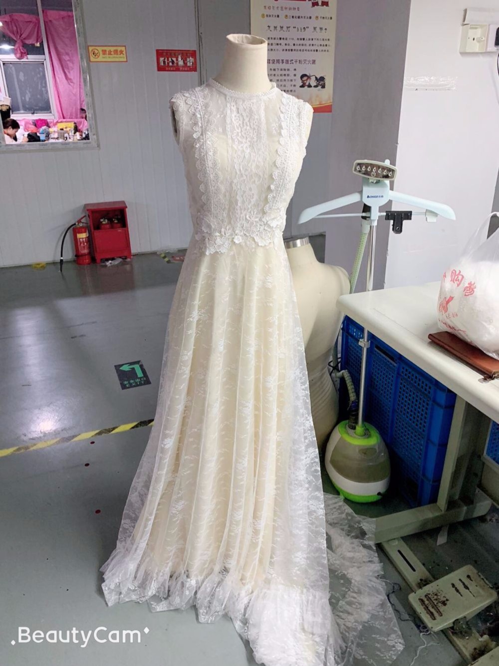 憧れのドレス 総柄レース クルーネック ノースリーブ ウエディングドレス　カラードレス