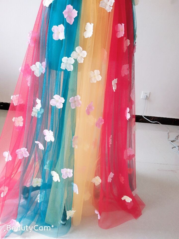 ウエディングドレス カラードレス用オーバースカート　お花びらが撒いたオーバードレス　前撮り 4枚目の画像