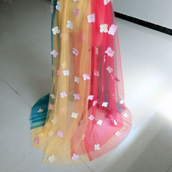 ウエディングドレス カラードレス用オーバースカート　お花びらが撒いたオーバードレス　前撮り 2枚目の画像