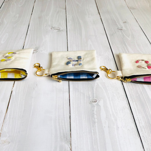 pii♡ ウエイト枠 刺繍イニシャルポーチ♡ pii様 専用♡ ウエイト枠 刺繍イニシャルポーチ♡