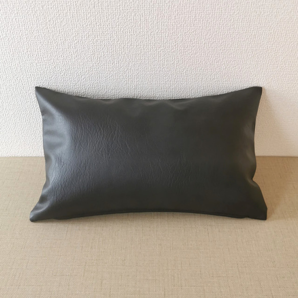 レザー製黒クッション