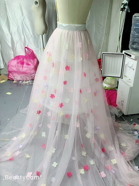 高品質！婚紗 彩色禮服罩裙 花瓣罩裙 設計可更改 第4張的照片