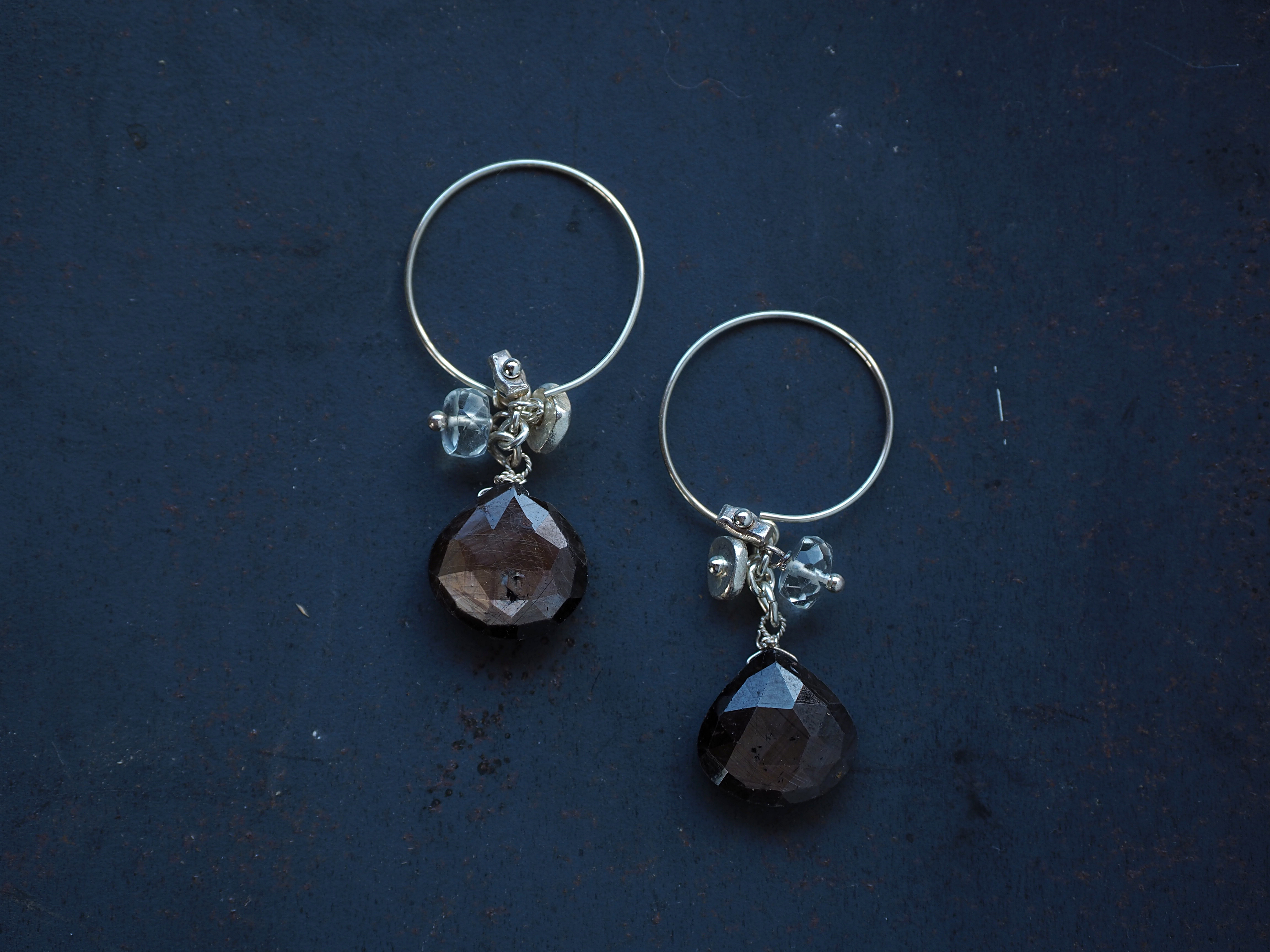 'gold sheen Supphire' foop pierce